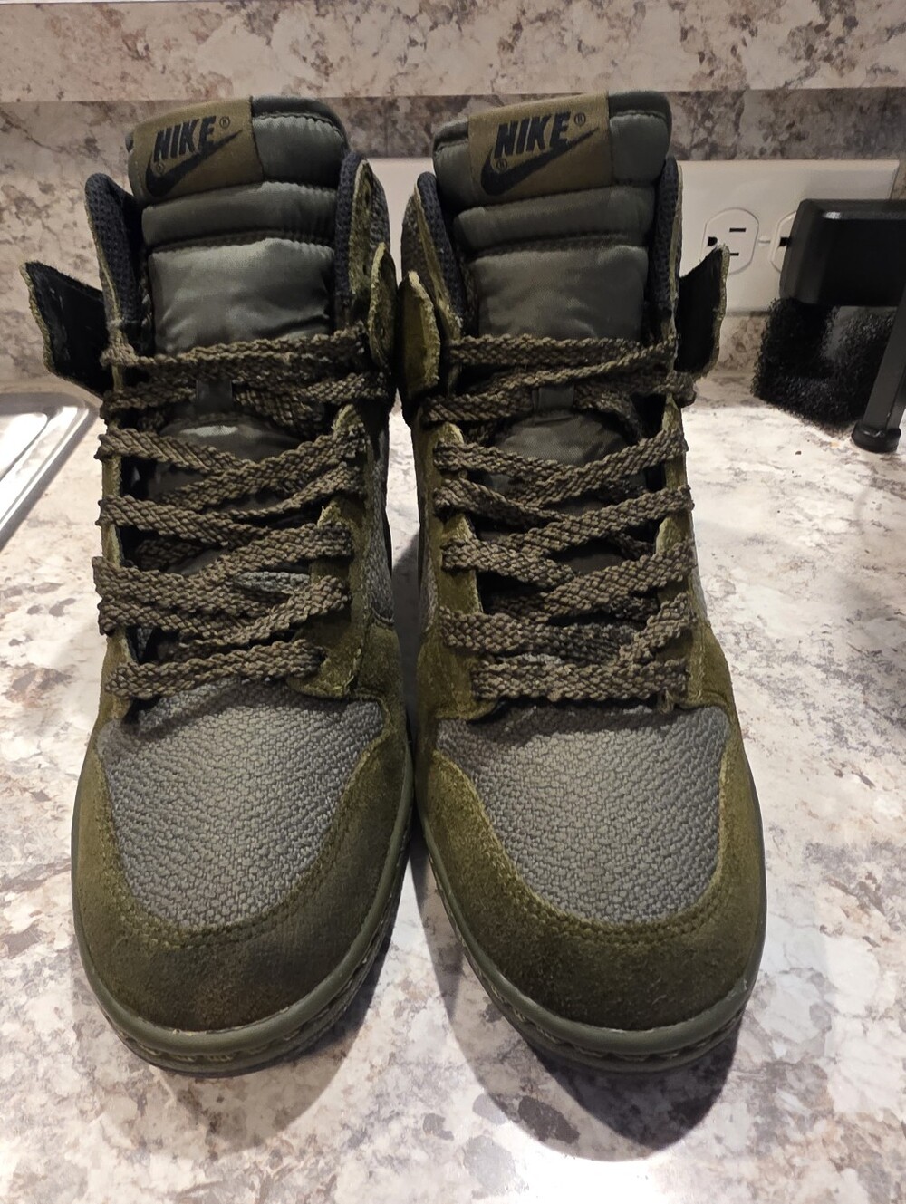 WMNS Nike Dunk Sky High Essentials  Size 8.5